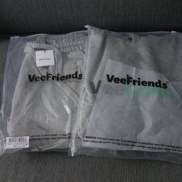 VeeFriends Classic Ash Grey Track Suit Size S - Picture 1 of 15